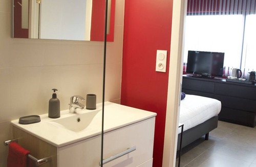 Merignies Lit Et Petit-Déjeuner | Chambre, sdd - wc, 24 m2, Accès Indépendant D'une Maison sur un Golf / PKG Fermé