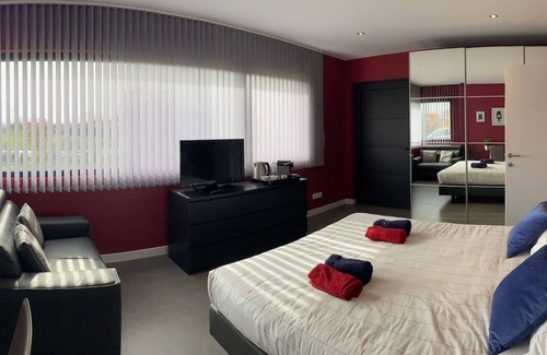 Merignies Lit Et Petit-Déjeuner | Chambre, sdd - wc, 24 m2, Accès Indépendant D'une Maison sur un Golf / PKG Fermé