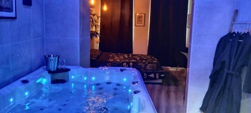 Solesmes Lit Et Petit-Déjeuner | Chambre SPA Toutankhamon