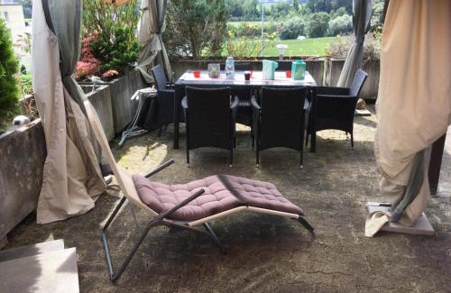 Dietikon District Maison | Chambre spacieuse et confortable avec écran plat