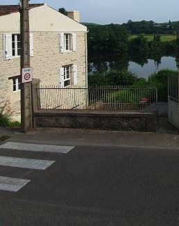 Laroque-des-Arcs Maison | Chambre spacieuse vue sur le Lot - proche Cahors