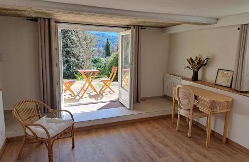 La Celle-sous-Gouzon Maison | Chambre spacieuse vue sur le Ventoux