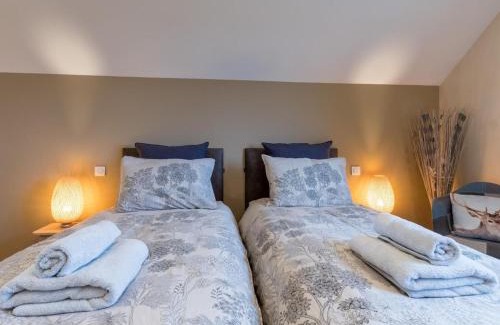Vyans-le-Val Lit Et Petit-Déjeuner | Chambre spacieuse avec sauna et vélos électriques à Vyans-le-Val - FR-1-583-264
