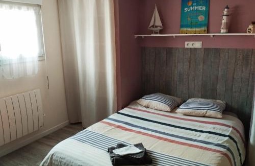 Lesparre-Medoc Maison | Chambre spacieuse agréable fonctionnelle avec acces au wifi