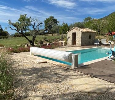 Plaisians Hôtel | Chambre une fenêtre sur le Ventoux la Clue