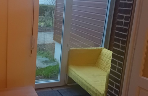 Vitre Lit Et Petit-Déjeuner | Chambre2 privée Cosy et Fonctionnelle Haute Gamme Vue sur Château +Jardin Patio.