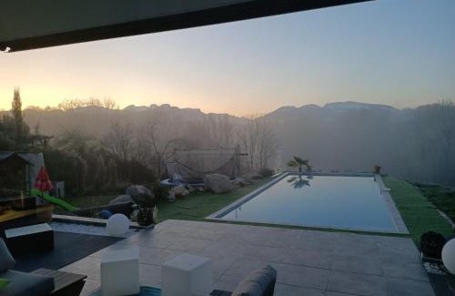 Fillinges Maison | Chambres, cuisine, piscine, spa, billards, airhockey, nature