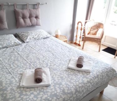 Sainte-Anne-Saint-Priest Lit Et Petit-Déjeuner | Chambres d'Hôtes La Chouette