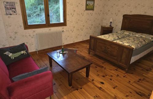Marcilloles Maison | Chambres d'hôte en pleine campagne, accès piscine