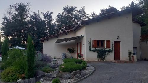 Marcilloles Maison | Chambres d'hôte en pleine campagne, accès piscine