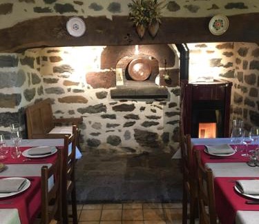 Anglards-de-Salers Lit Et Petit-Déjeuner | Chambres d’hôtes « Les sorbiers »