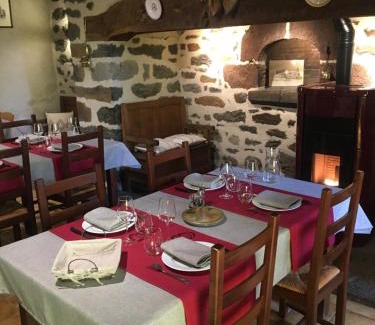 Anglards-de-Salers Lit Et Petit-Déjeuner | Chambres d’hôtes « Les sorbiers »