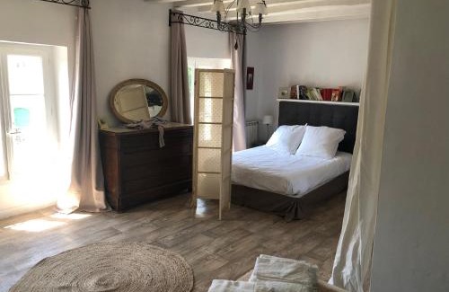 Les Ormes Lit Et Petit-Déjeuner | Chambres d'hôtes familiale La Vigenna