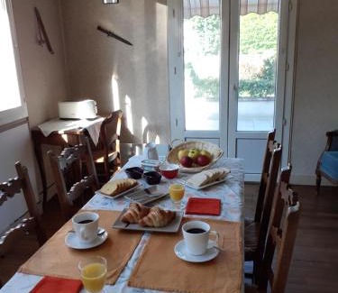 Maintenon Lit Et Petit-Déjeuner | Chambres d'hôtes GOBILLON