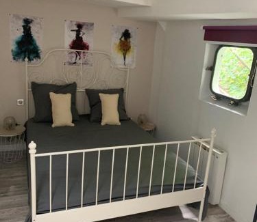 Minimes - Barriere de Paris Location De Bateaux | chambres dans peniche un air de vacances