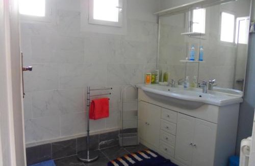 Saint-Assiscle Maison | CHAMBRES tout Confort,GARE TGV ,WIFI,Climatisation, parking,pt dejeuner inclus