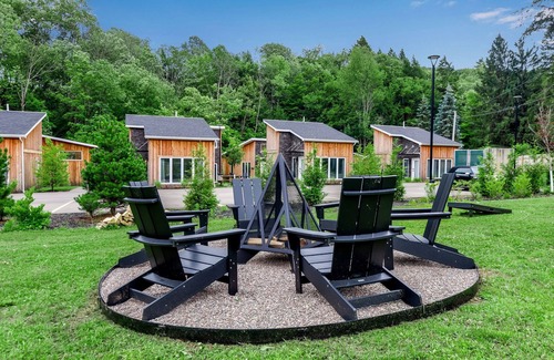 Ellicottville Maison | chamonix tiny loft cabin 8