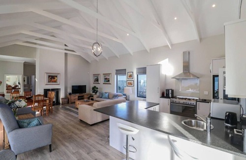 Vermont Maison | Champagne Air Luxury Villa with pool, pet friendly