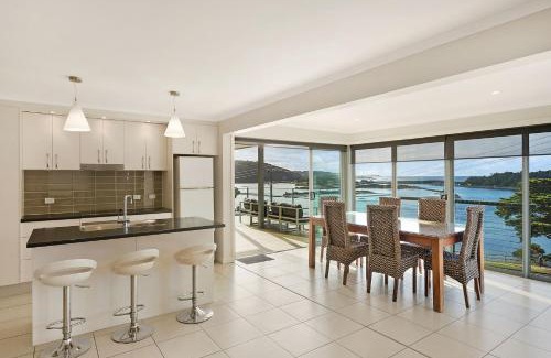 Narooma Maison | Champagne Views