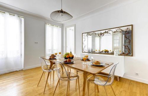 Chaillot Appartement | Champs-Élysées & La Défense - 3BR - Paris Vacation Rentals