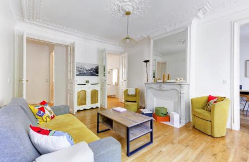 Chaillot Appartement | Champs-Élysées & La Défense - 3BR - Paris Vacation Rentals