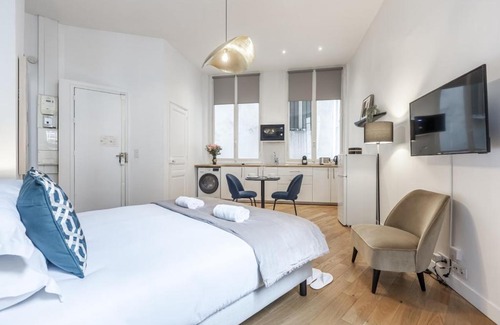 Faubourg-du-Roule Appartement | Champs Elysées - Amazing Apartment - Studio