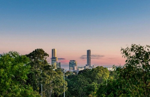Nundah Maison | Chandeliers - Luxurious all ensuited 4 bedroom retreat