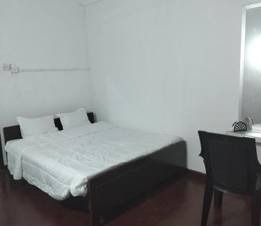 Elpitiya Hôtel | Chandima Guest House and Walkers Pub