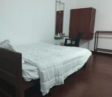 Elpitiya Hôtel | Chandima Guest House and Walkers Pub