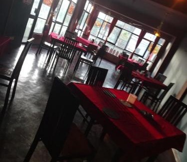 Elpitiya Hôtel | Chandima Guest House and Walkers Pub