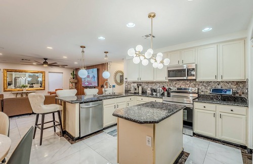 Carino Estates Maison | Chandler House Free Heated Pool/Spa/Game Room/Golf