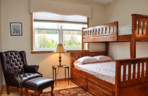 North River Bridge Hôtel | Chanterelle Inn & Cottages featuring Restaurant 100 KM