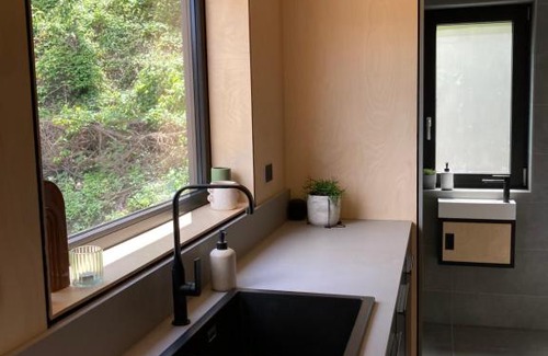 Sackville North Autre | Chapel Cove Retreat, private Tiny House with boat ramp