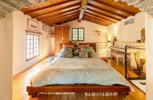 Corsavy Maison | Chapelle de Léca, Authentique Chapelle Rénovée - Vallespir - Vue Imprenable Montagne - Unique, Loft Moderne et Pittoresque - WIFI - Confort Premium - OFFRE SPECIALE - Majestic Key Konciergerie Collioure