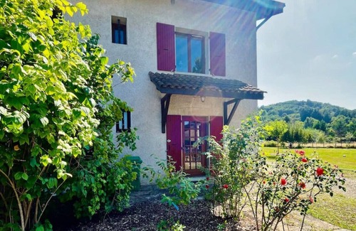 Saint-Simeon-de-Bressieux Maison | Charm and comfort in Isère