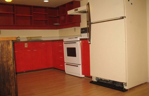 West Point Grey Maison | Character Basement Suite on Tree-Lined Quiet Street
