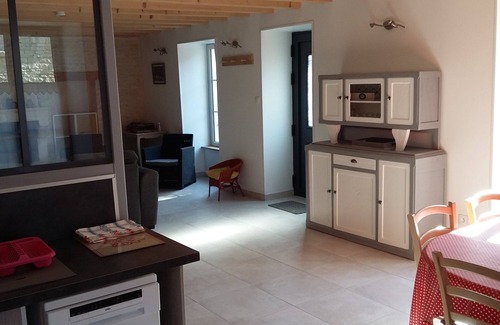 Le Vanneau-Irleau Cottage | Gite de caractère pour 6 personnes au bord de l'eau dans le Marais Poitevin