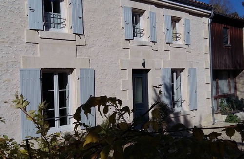 Le Vanneau-Irleau Cottage | Gite de caractère pour 6 personnes au bord de l'eau dans le Marais Poitevin