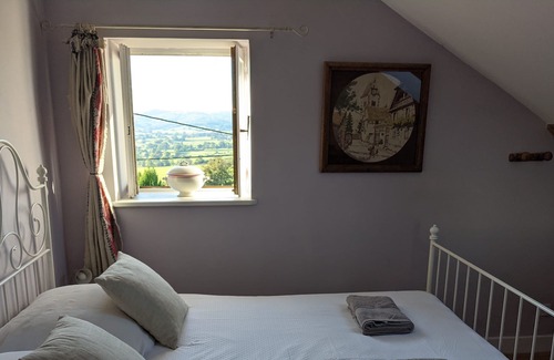 Burzy Maison | "La Sittelle" Character cottage in the heart of the Burgundy countryside