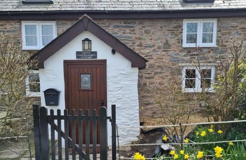Church Stoke Maison | Character cottage with spectacular views