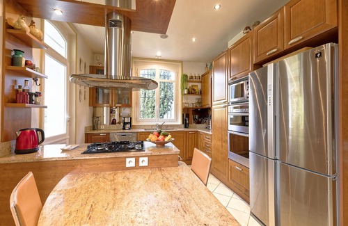 Le Celle-Saint-Cloud Villa | Villa de caractère 8 à 16p, 15 mn de Paris-350 m2