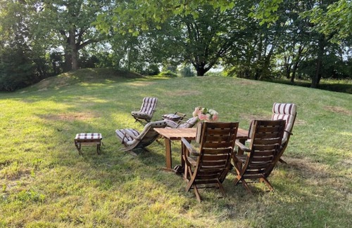 Saint-Romain-de-Benet Cottage | Character cottage surrounded by nature