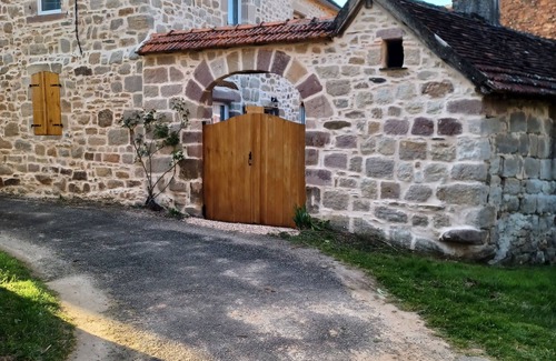 Puy-d'Arnac Maison | GITE DE CARACTERE POUR 10 PERSONNES