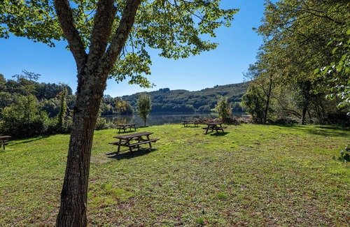 Sainte-Eulalie-d'Olt Maison | MAISON DE CARACTERE AU BORD DU LAC