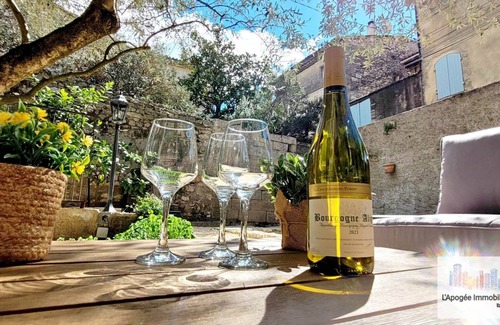 Sagries Maison | Demeure de caractère entre tradition et modernité avec jacuzzi aux portes d'Uzès