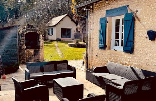 Thenon Maison | Maison de caractère au calme, dans un cadre de verdure exceptionnelle + piscine