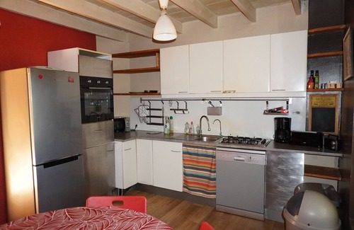 Le Cailar Maison | Character house under three-hundred-year-old plane trees