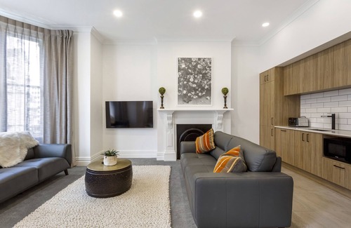 Dunedin City Centre Maison | Character on Stuart St