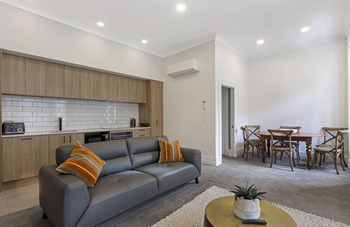 Dunedin City Centre Maison | Character on Stuart St