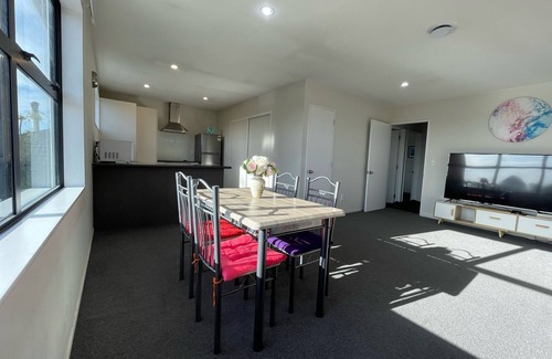 Saint Albans Maison | Quiet & new, sunny on upstairs, near CBD: CNZhouse
